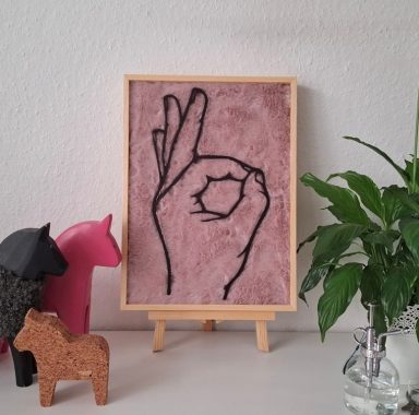houten NGT handvorm voor 'perfect' in een houten baklijst met bont in de kleur roze